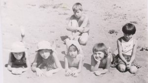 Лето босоногое - песня для всех, кто помнит и скучает по своему счастливому детству. Автор - я ;)