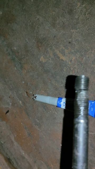 выкрутить обломанный болт можно приклеить смотреть онлайн