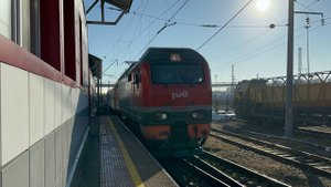 «Приветливый!» Электровоз ЭП2К - 294 с пасс.поезда на ст.Дёма, август 2025 года