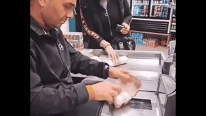 Кассир с юмором