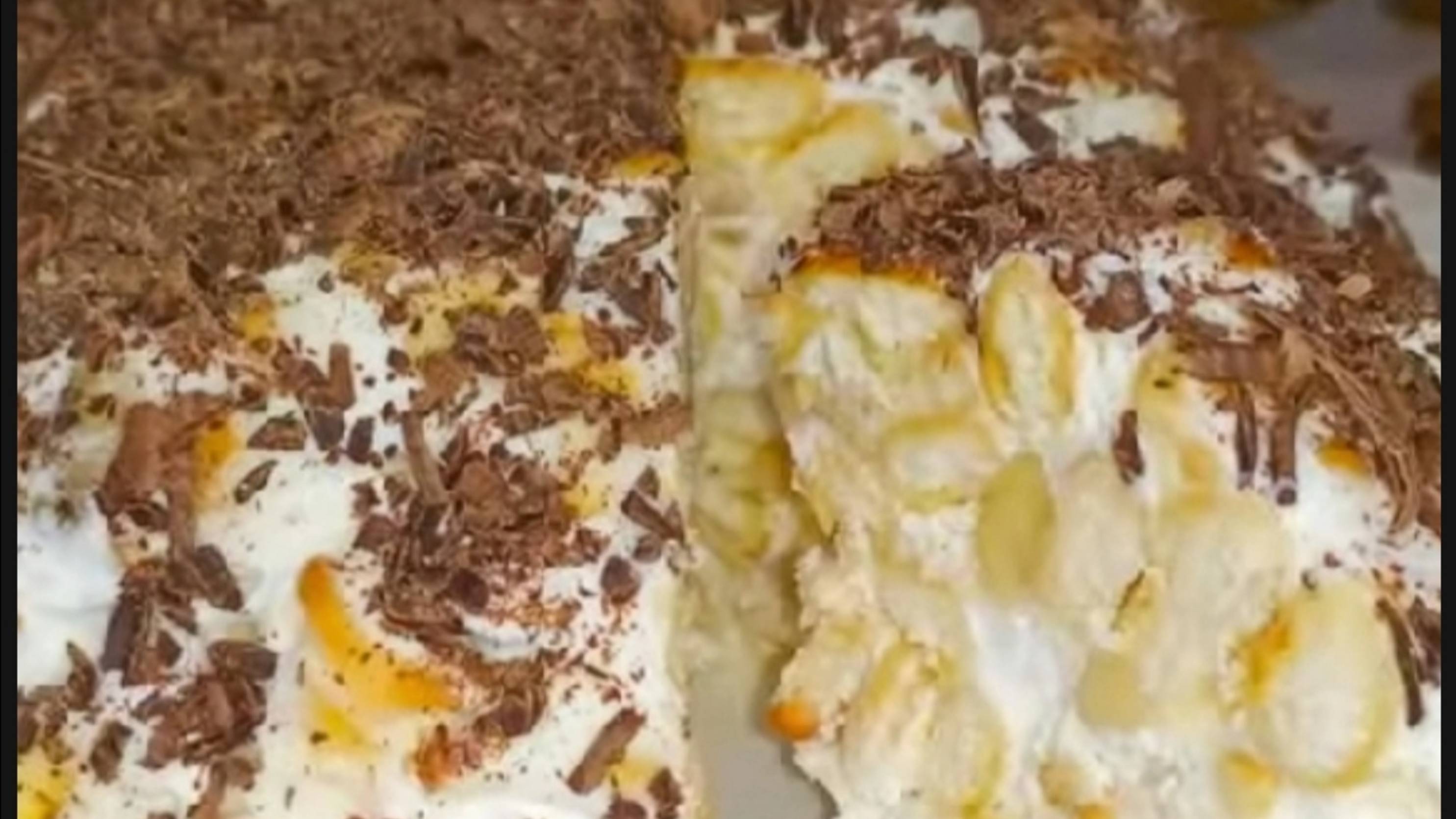 Торт с бананом и крекерами без выпечки