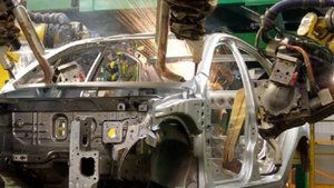 Минпромторг допустил снижение планов по выпуску автомобилей в России