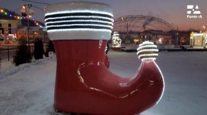 Новогодняя антивандальная фигура из стеклопластика "Сапоги" со светодиодной подсветкой.
