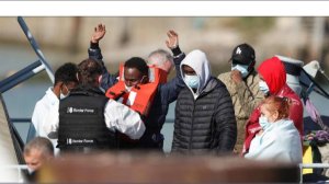 The Daily Telegraph: власти Британии хотят размещать мигрантов на военных базах