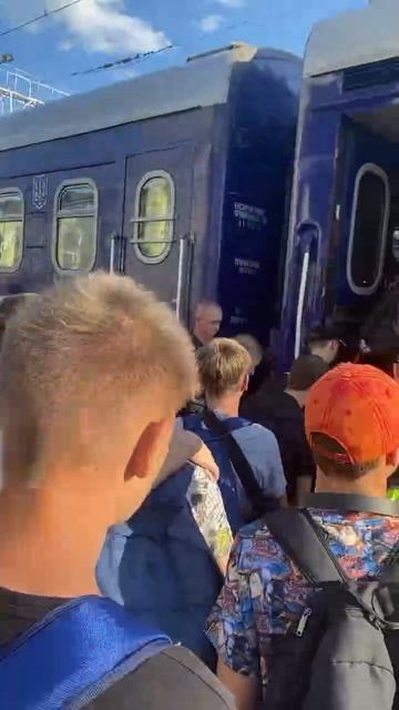 За последние сутки Украину покинули 200 тыс. молодых людей