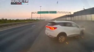 В воскресенье на Кольцевой автодороге Петербурга произошла массовая авария.

ДТП случилось на 34-м к