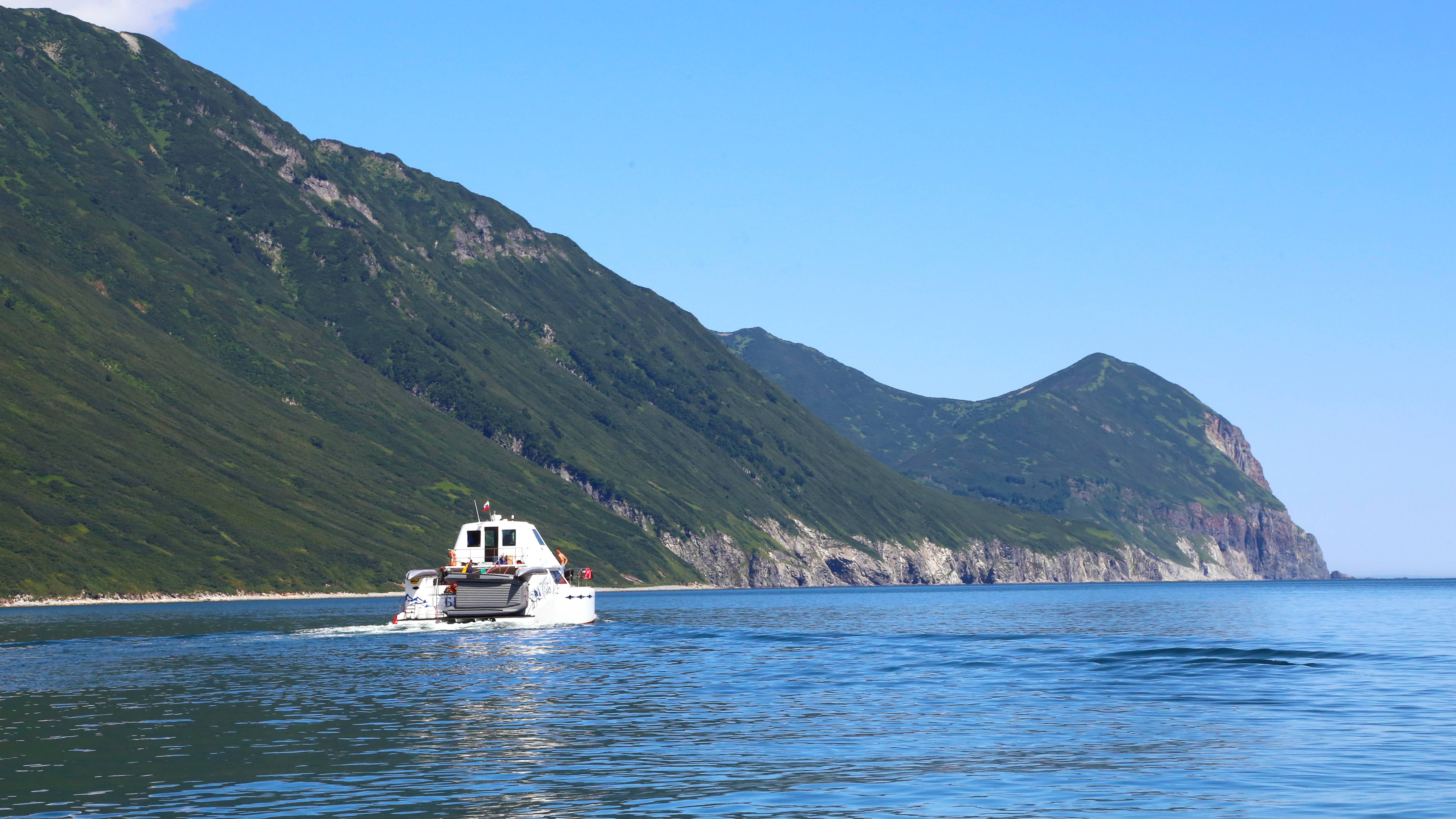 Затопленные корабли в бухте Русская на Камчатке.