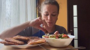 МУКБАНГ ДРАНИКИ С СМЕТАНОЙ/САЛАТ/MUKBANG ЕДА ОБЖОР