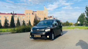 Toyota Voxy, 2010 год