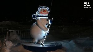 Снеговик хоккеист. Новогодняя антивандальная стеклопластиковая уличная фигура с подсветкой. Доствка.