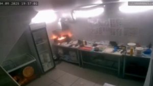 🔥 Видео того, как начался пожар в кафе в Подмосковье завирусилось в мировых соцсетях
