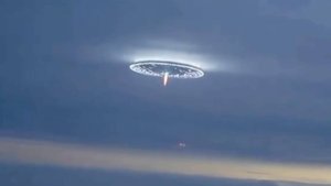 Светящийся Диск Над Облаками