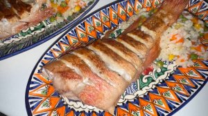 Морской окунь с рисом и овощами.