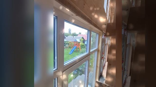 1000033947.mp4 (Собака наблюдает за устройством откосов у оконных и дверного проёмов в доме А-фрейм)