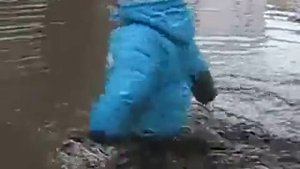 Папа с дочкой гуляет / видео приколы 2025 смотреть онлайн / приколы видео самые смешные /