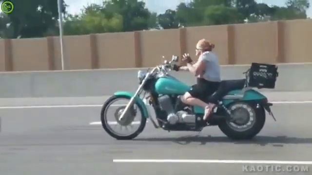 Бабушка и мотоцикл