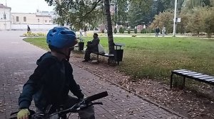 гармонист на советской площади во Ржеве