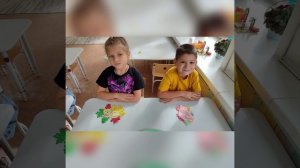 котик в листьях