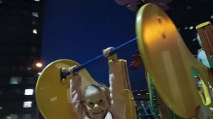 Камилла и Мия на детской площадке