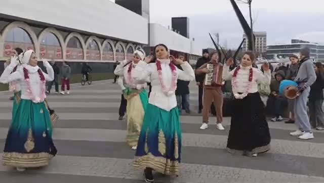 ХАРИНАМА: CHANT HARE KRISHNA AND BE HAPPY!