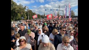 Патриарх Кирилл заявил, что восстанавливает дореволюционную традицию Общемосковских крестных ходов.