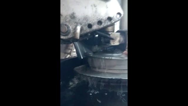 Почему льётся вода с лодочного мотора смотреть онлайн