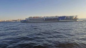 Теплоход столкнулся с мостом в Санкт-Петербурге