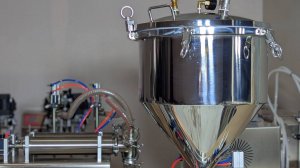 Объемно-поршневой дозатор густых продуктов с бункером 3-30 мл на 1 канал