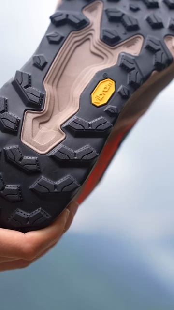 Трейловая модель New Balance Hierro V9 смотреть онлайн