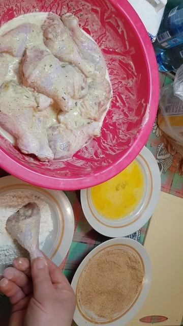 Вкусные и сочные куриные ножки в панировке! #shorts  #рецепты#еда смотреть онлайн