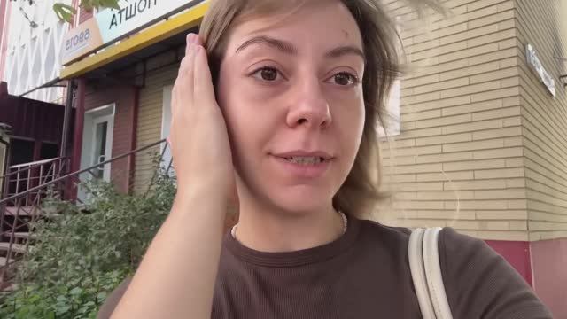 Диана- нашла осеннюю курточку, справилась со съемкой, позвала родных на чай