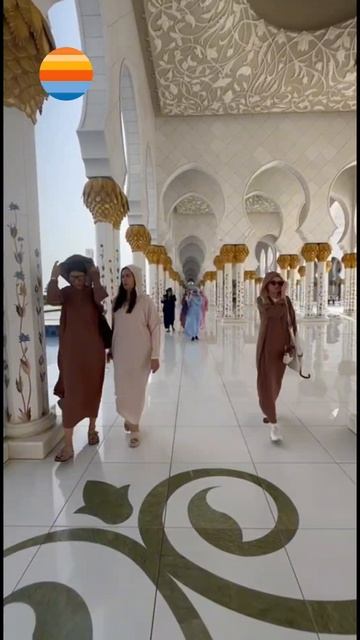 Турагент в рекламнике. ОАЭ