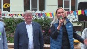 РУКОВОДИТЕЛЬ ФОНДА "СПОРТИВНОЕ ПОКОЛЕНИЕ" Е. ЛАМОНОВА ПЕРЕДАЛА ЖЕЛЕЗНОГОРСКИМ ШКОЛАМ СПОРТИНВЕНТАРЬ