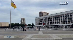 Мужчина устроил танцы в фонтане на Главной городской площади в Краснодаре