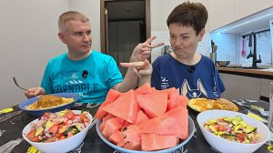 Мукбанг готова лазать по ПОМОЙКАМ ради ХАЛЯВЫ! ДЕНЬГИ это наука! Разгорелся жаркий СПОР за ужином