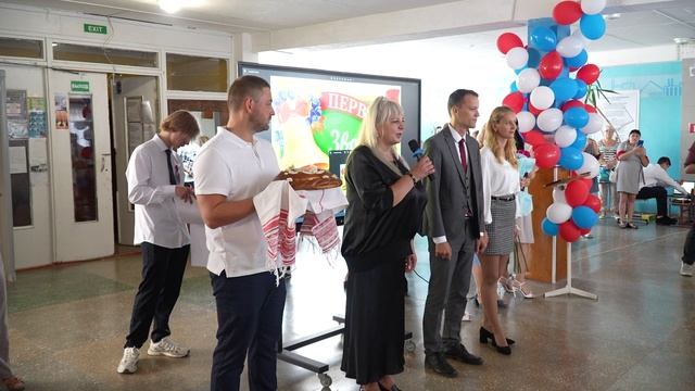 1 сентября 37 школа Макеевка смотреть онлайн