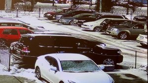 ДТП на парковке возле дома. Уехала с места ДТП.