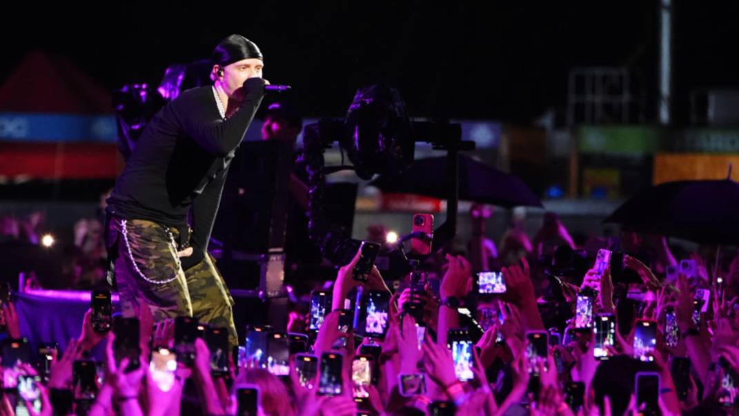 Изюминка концерта? Голый номер Егора Крида вызвал споры в обществе