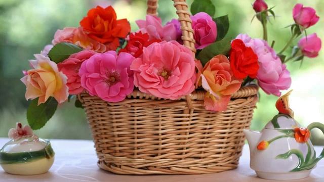 С днём рождения. Музыкальная открытка поздравление женщине.