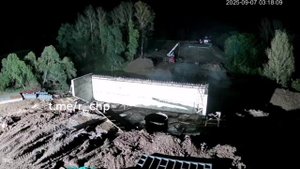 В Башкирии авто на огромной скорости пролетела через опору строящегося моста,загорелась и упала воду