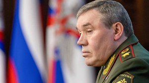 Путин наградил начальника Генштаба РФ Герасимова орденом Мужества