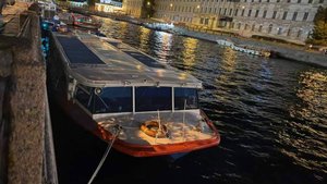 В Санкт-Петербурге теплоход столкнулся с мостом Белинского