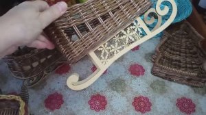 Какие саночки и вазу я уже сплела из недавно купленных заготовок.