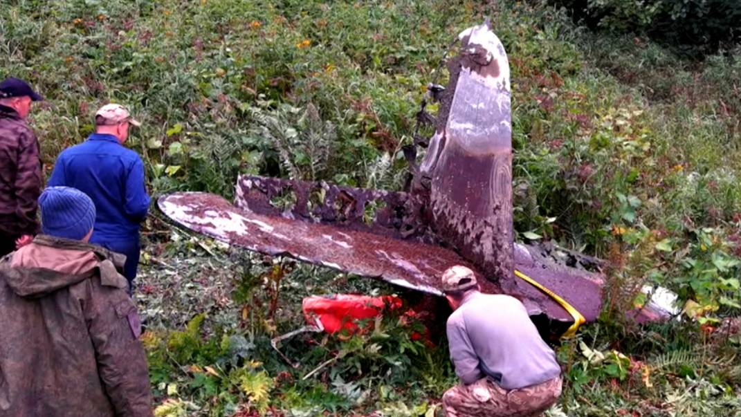 Обломки американского самолета Кингкобра подняли со дна озера на Камчатке