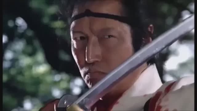 А сакура цветёт...