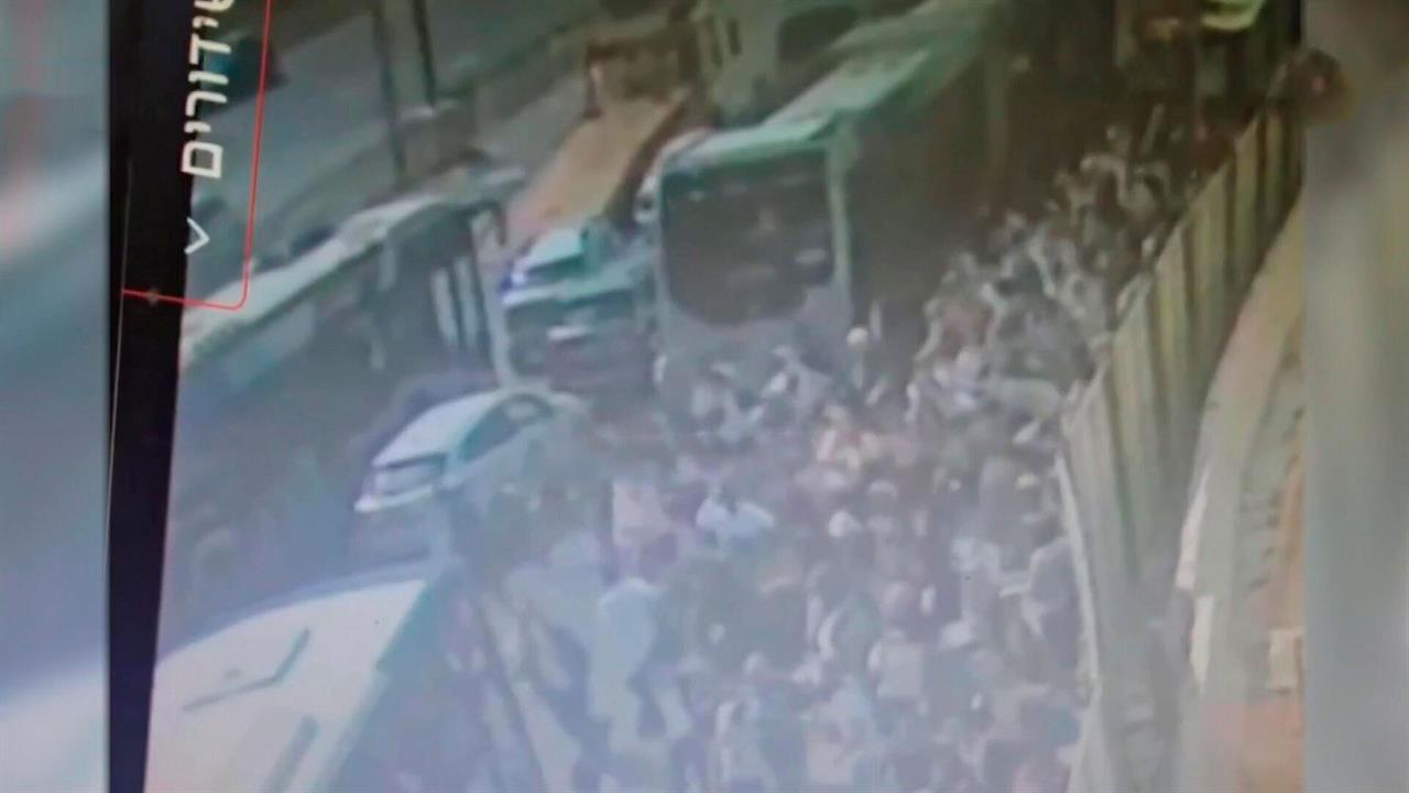 Момент начала стрельбы в Иерусалиме попал на камеры видеонаблюдения