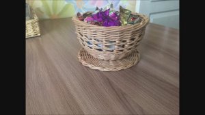 Вазочка с тарелочкой из бумажной лозы / газетных трубочек