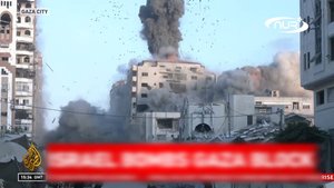 Израиль бомбит Газу в прямом эфире!