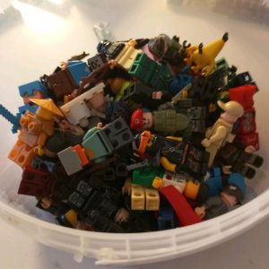 Кучу лего фигурок с авито