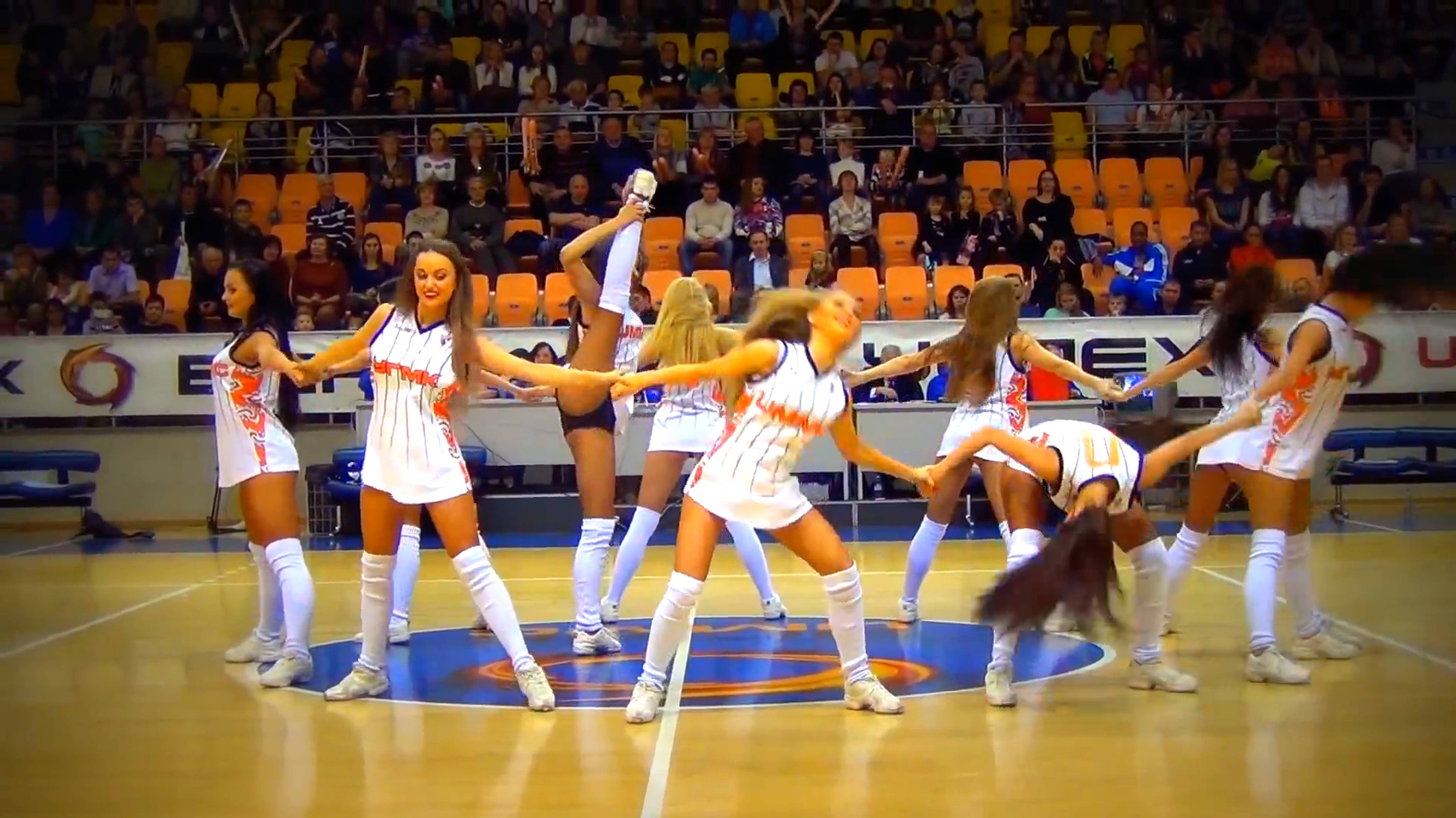 Шаффл by Группа поддержки УГМК смотреть онлайн